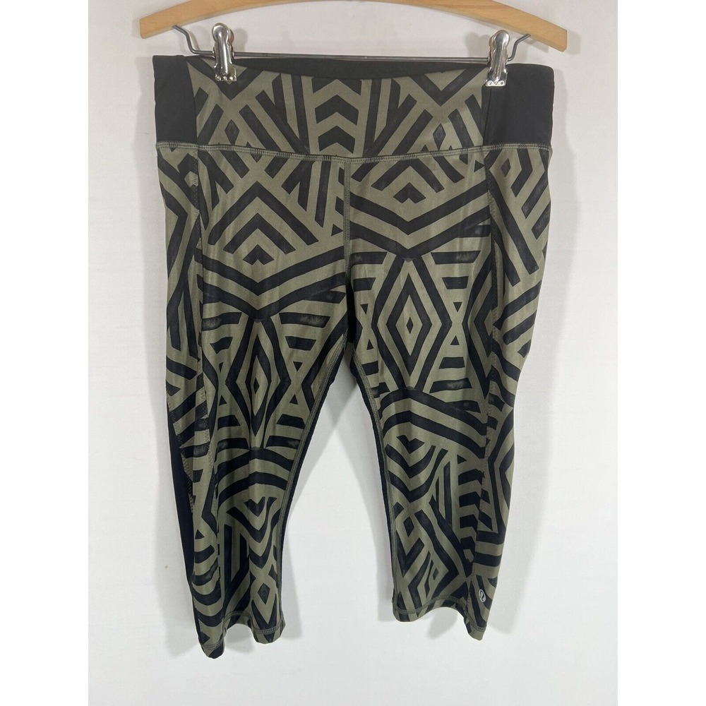 Lululemon Women's Cropped Leggings‎ Size 10 Geometric Print